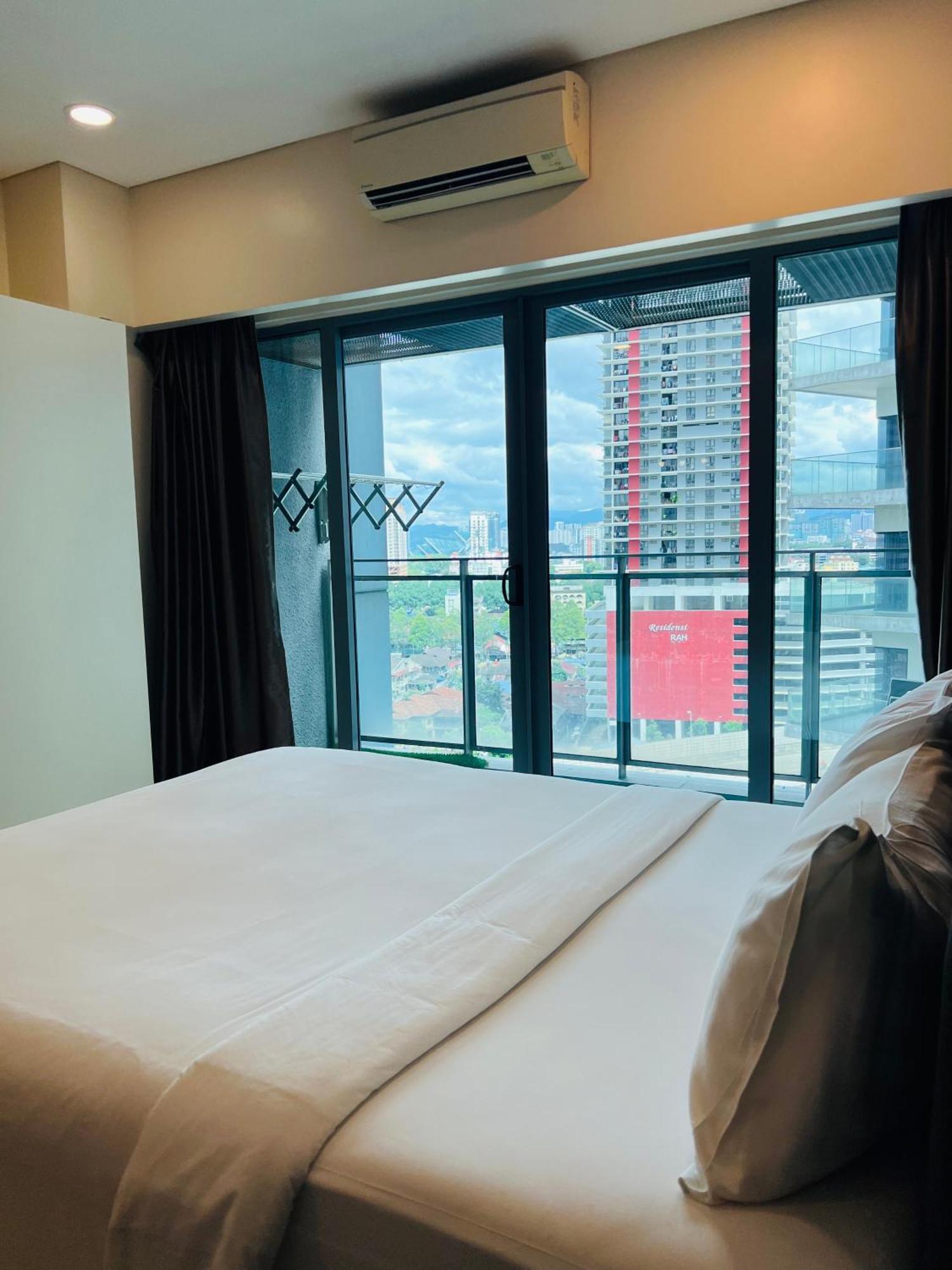 Summer Suites Klcc By Classy Куала-Лумпур Экстерьер фото
