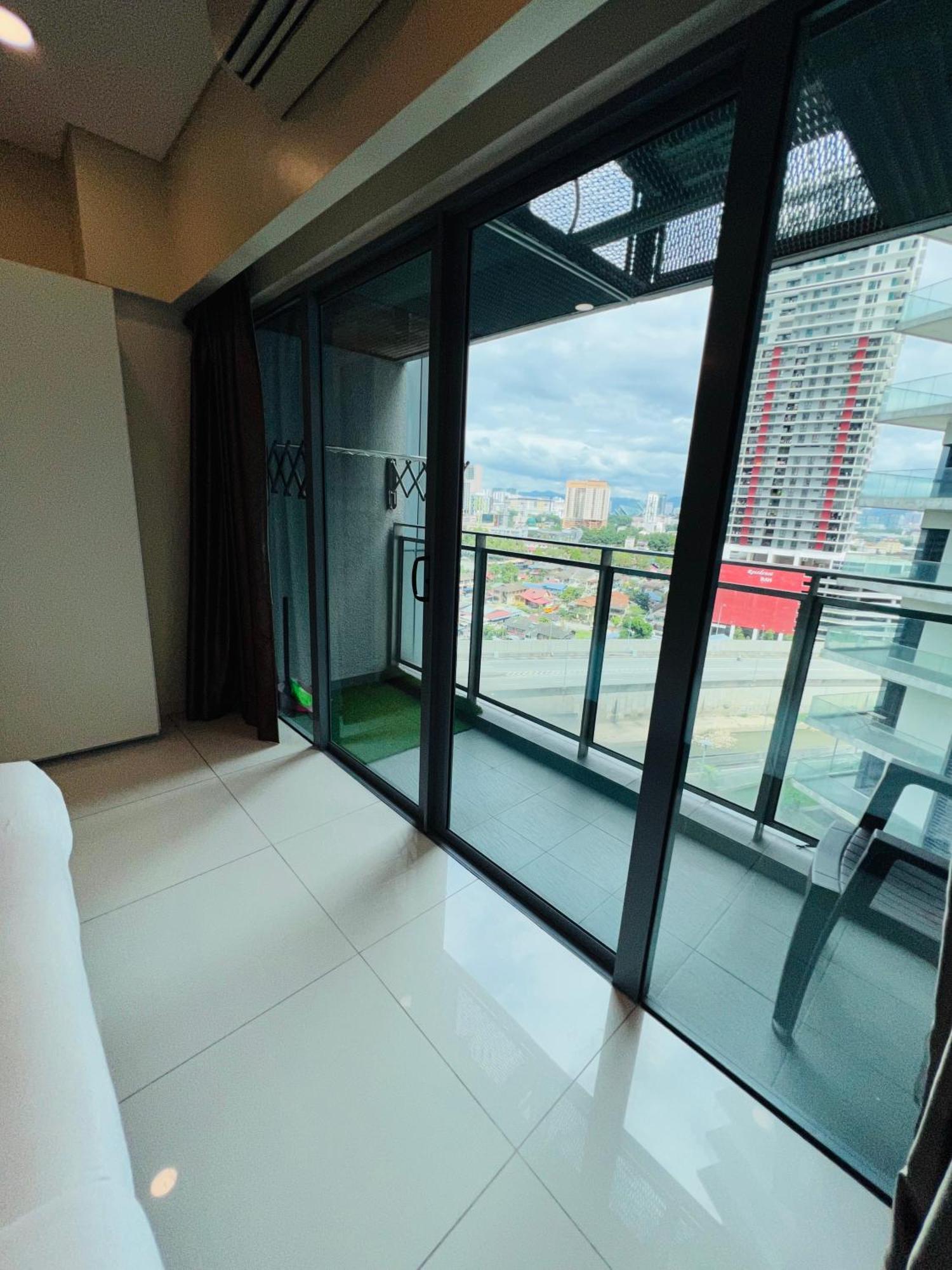 Summer Suites Klcc By Classy Куала-Лумпур Экстерьер фото